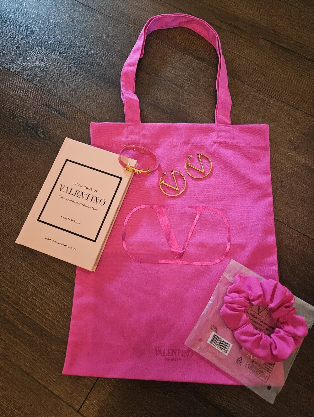 Valentino Beauty GWP Pink Tote Gift Set | Scrunchie, Book & Unbranded Jewelry
